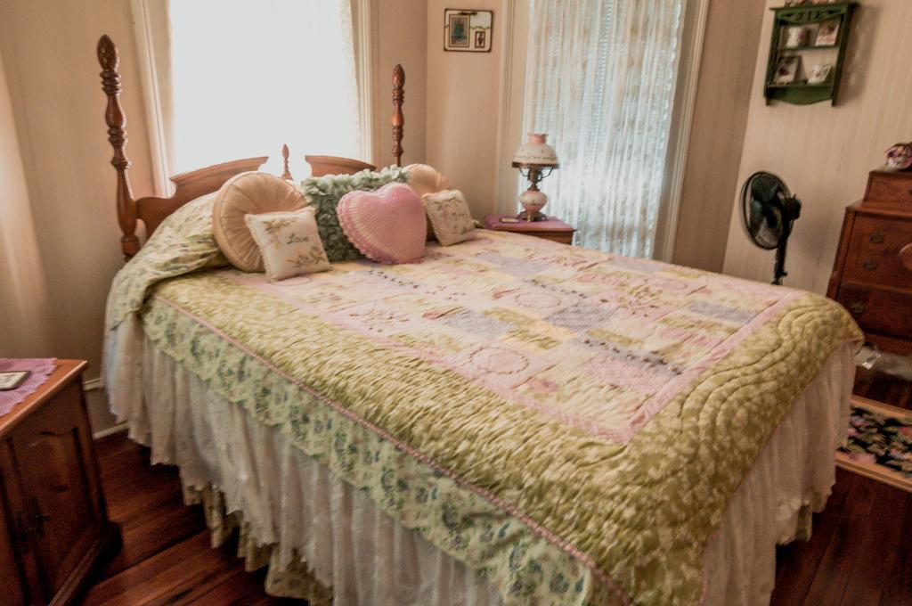 Bed and Breakfast Holly House Of Hamilton Zewnętrze zdjęcie